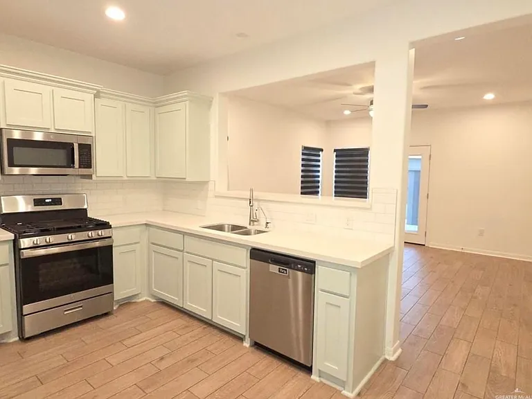 906 S Tecate Dr — Photo 3