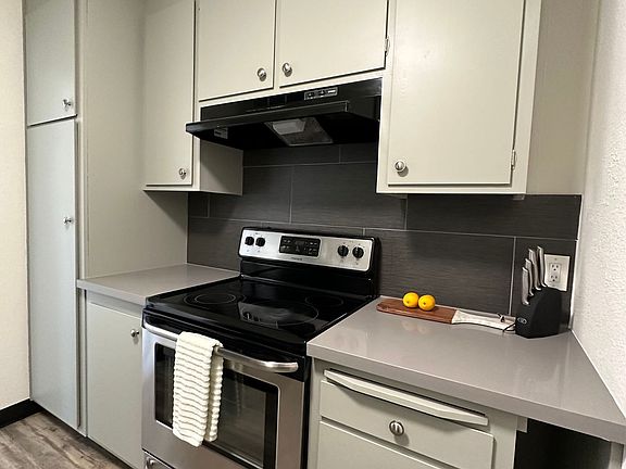 3rd image of 877 Woodside Rd #205