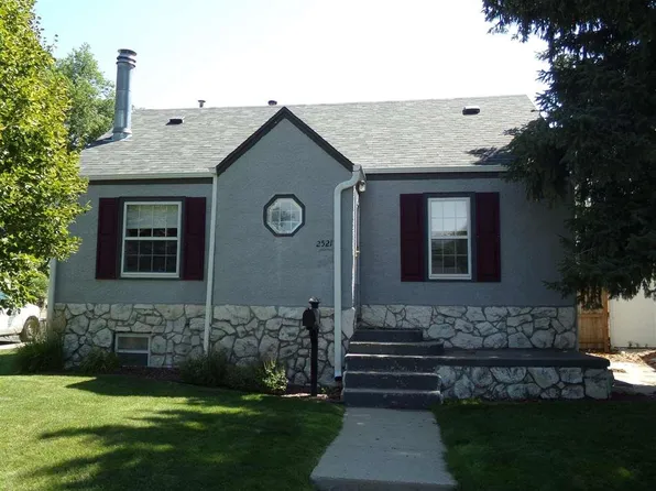 2521 Avenue D, Scottsbluff, NE 69361