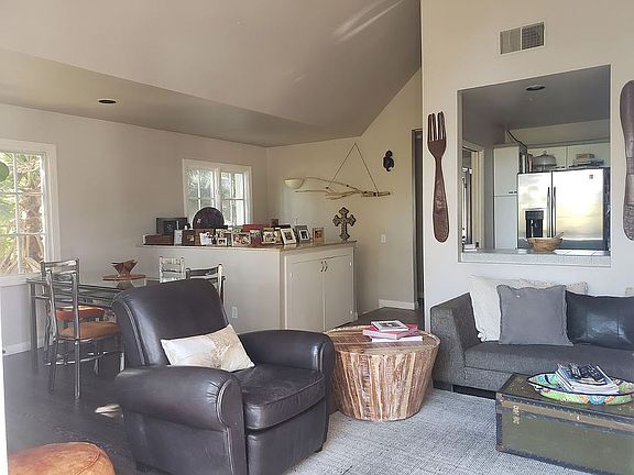3rd image of 318 W De La Guerra St APT C