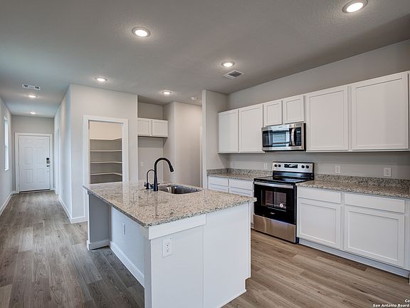 5th image of 1423 Prynne Street