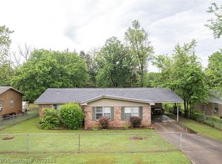 1122 N 26th St, Van Buren, AR 72956