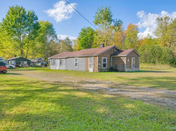 6417 Dove Rd, Kimball, MI 48074