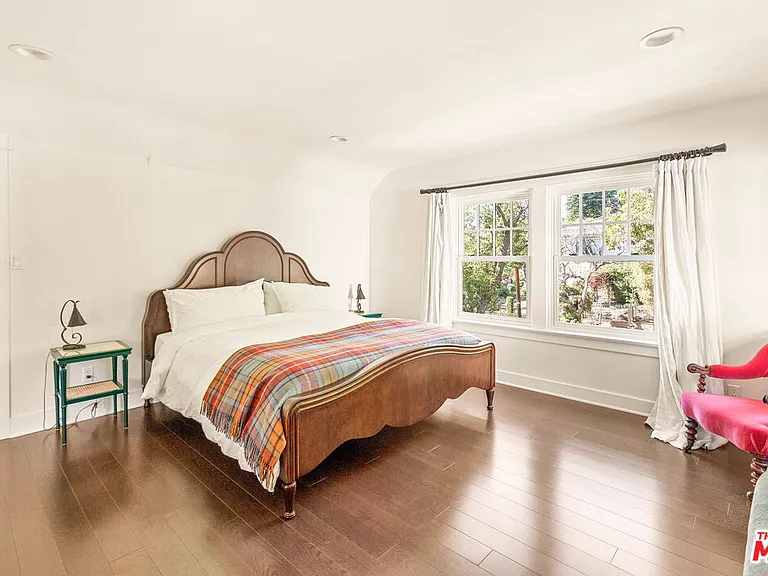 2102 N Bronson Ave — Photo 27
