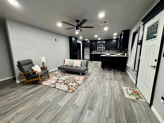 3rd image of 302 S 15th St