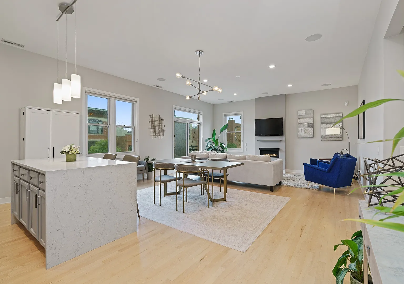 2 bed, 1350 sqft, $4,800 — Photo 2