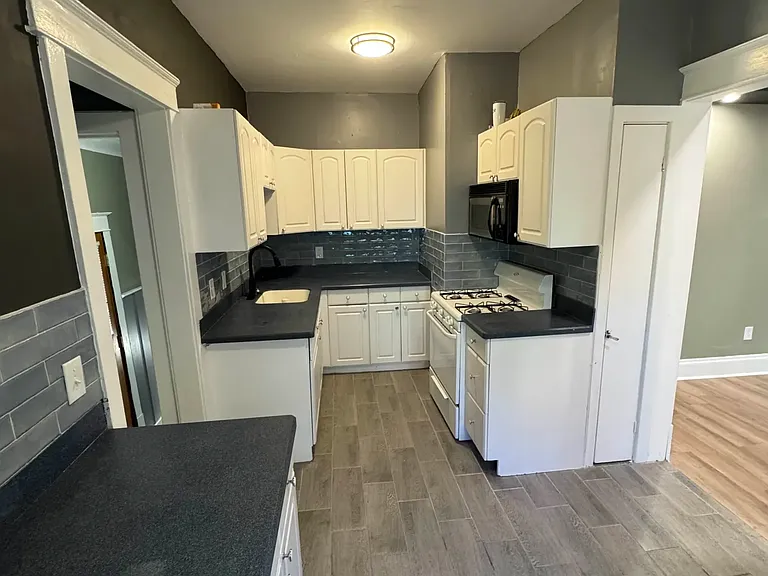 17914 Larchwood Ave — Photo 5