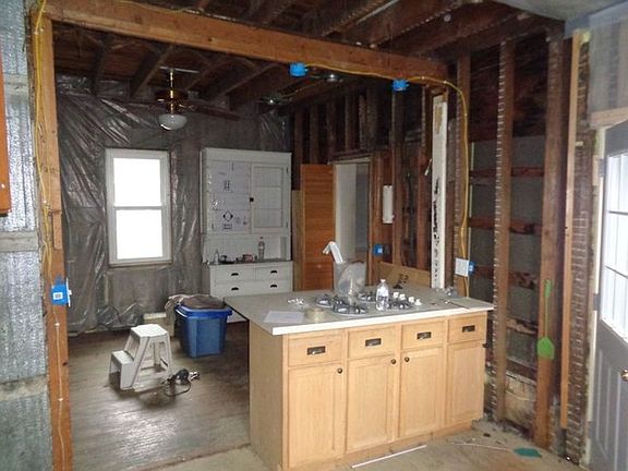 5th image of 319 E Taylor St