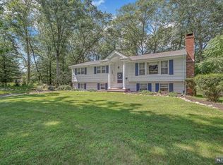 38 Skytop Dr, Ramsey, NJ 07446