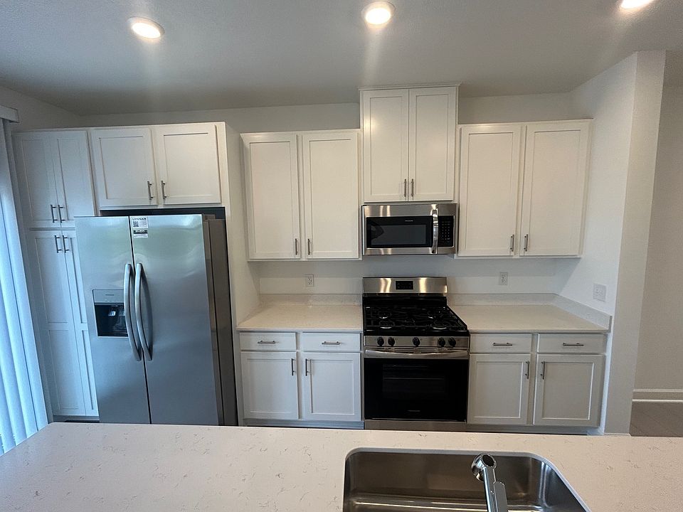 Modern elegant kitchen with soft-close cabinet doors.