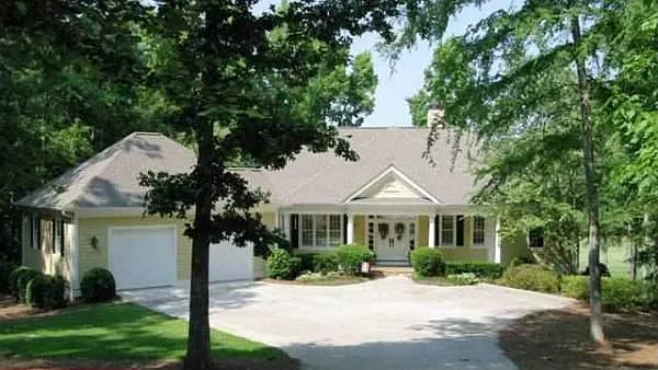 121 Broadlands Dr photo 1