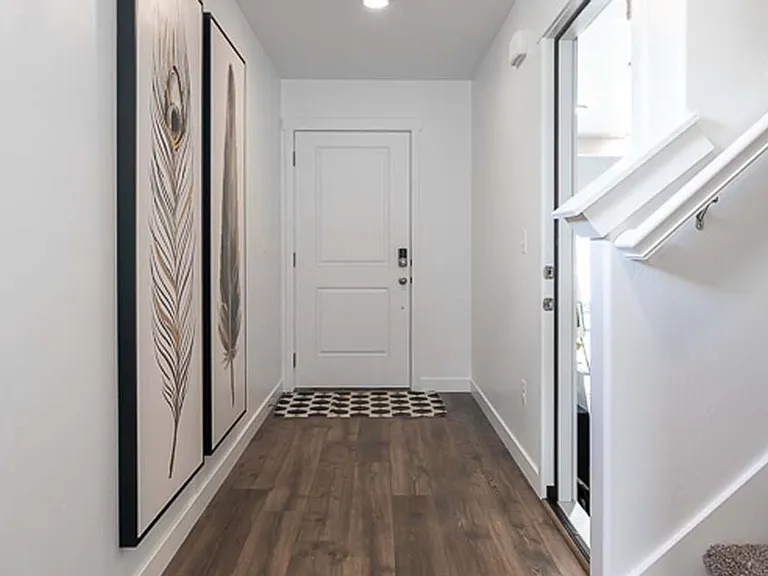 306 N 380 W — Photo 2