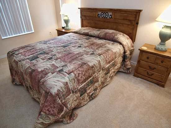 HG4P200-Queen-Bedroom