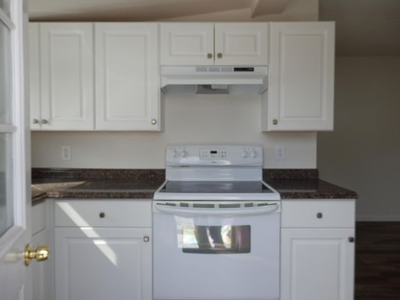 4th image of 82 Tonianne Dr
