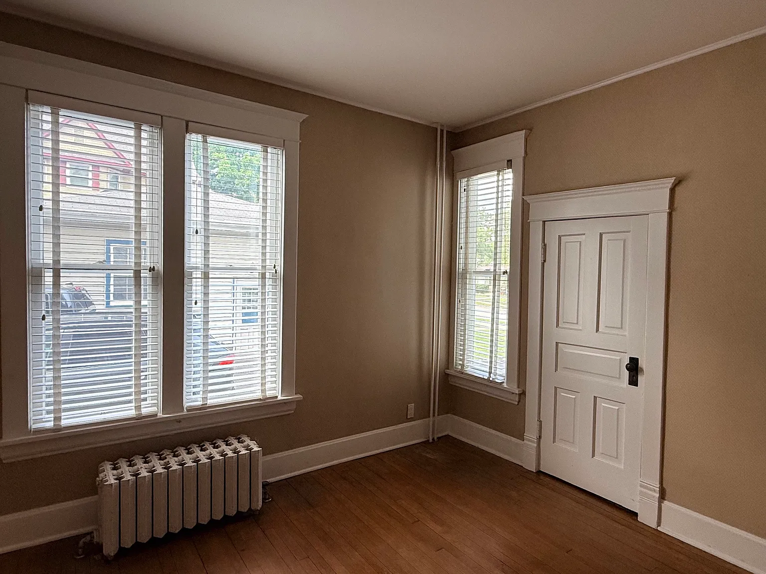 1 bed, 900 sqft, $1,350 — Photo 3