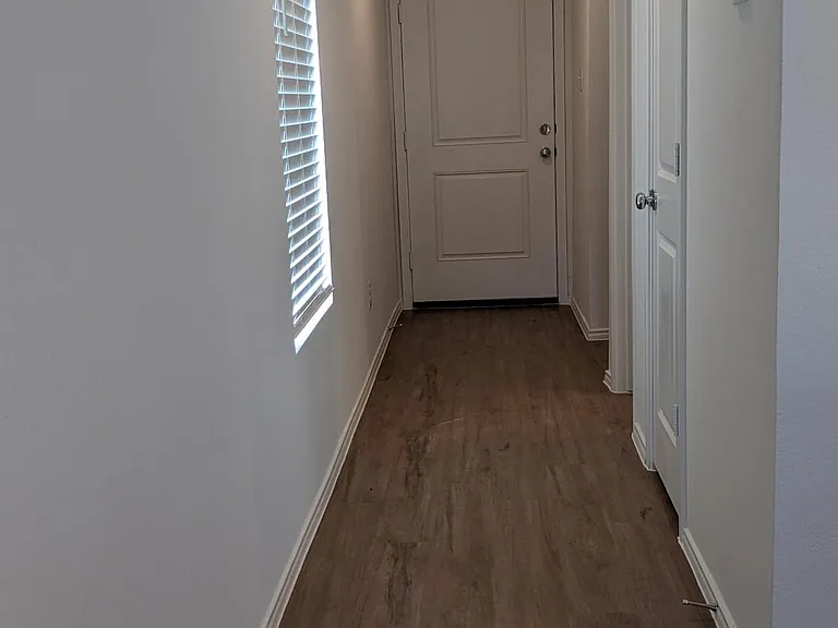 1508 Silver Oak Ln — Photo 2