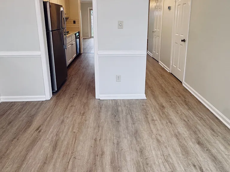 582 Tenbee Ln — Photo 5