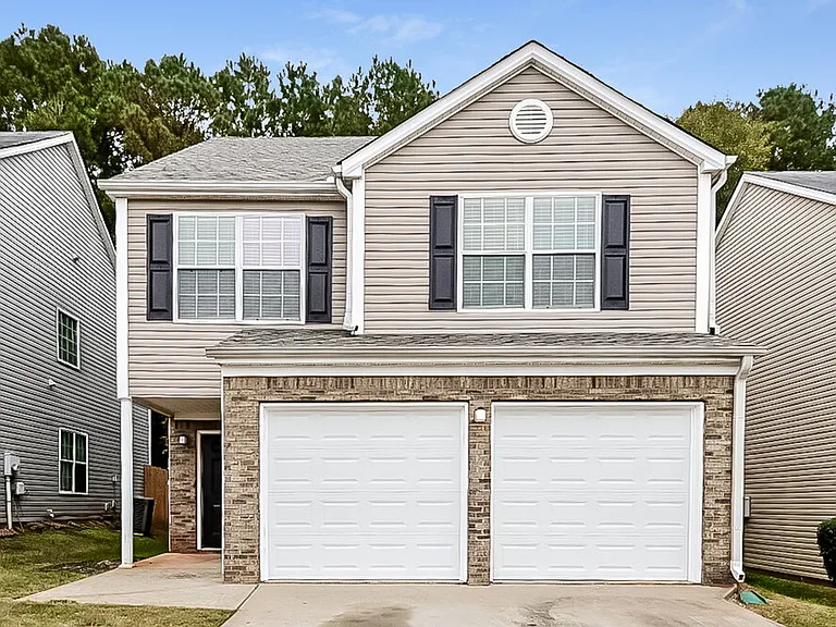 7423 Garnet Dr — Photo 1