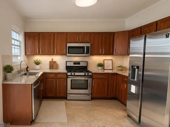 17 Willow St, Jersey City, NJ 07305