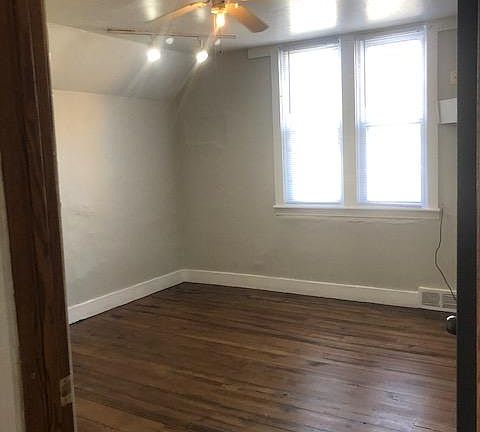 4th image of 172 E 16th St