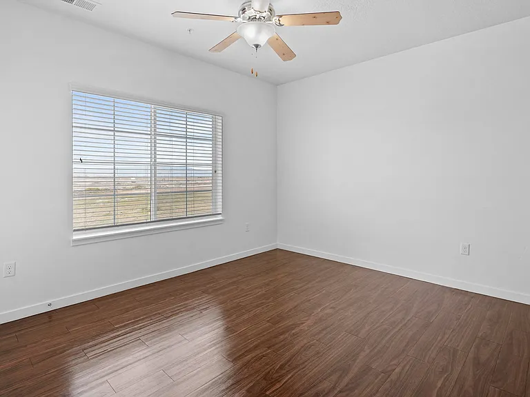 Outlook Apartments — Photo 38