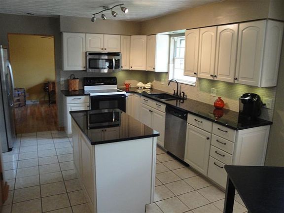 3rd image of 4519 Sandra Lee Ln