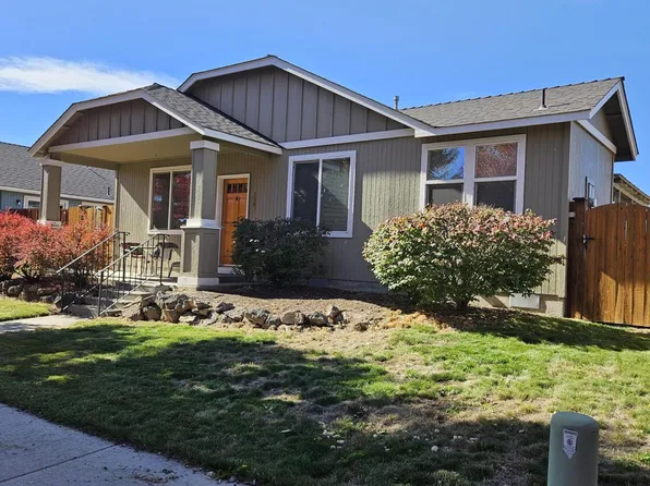1297 NE 3rd St, Redmond, OR 97756
