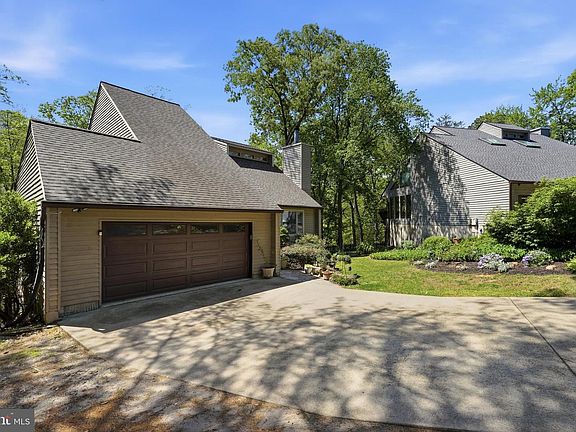 3rd image of 279 Capote Ct W