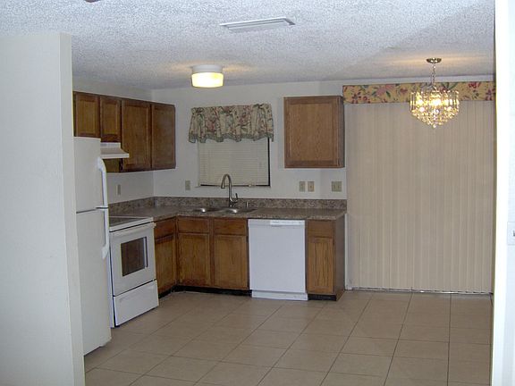 Kitchen / Dining