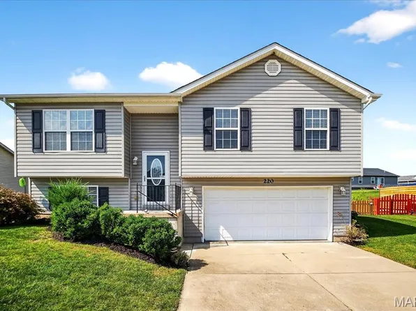 220 Fredde Dr, Wentzville, MO 63385