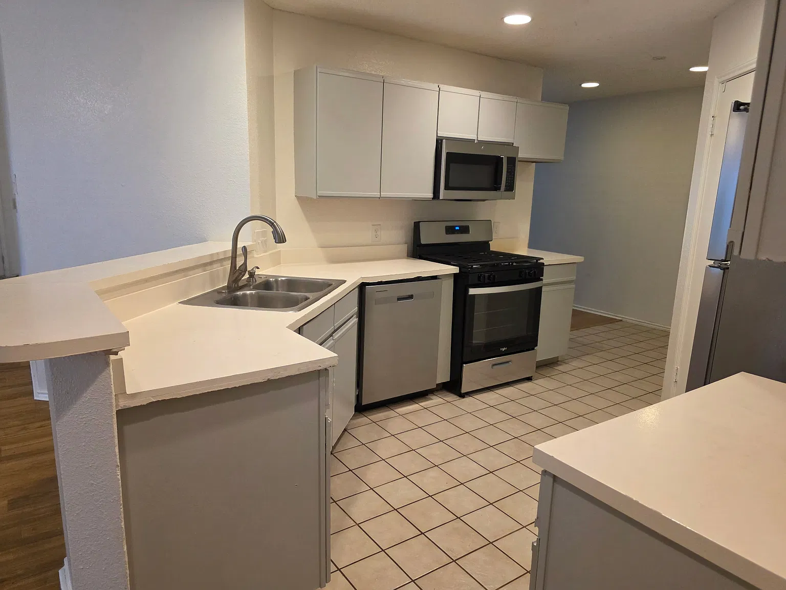 3 bed, 1297 sqft, $1,950 — Photo 4