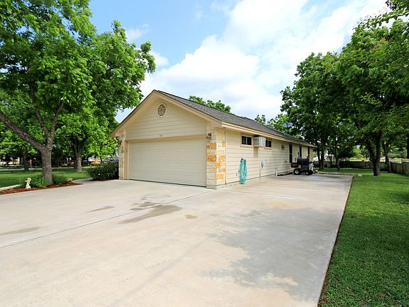 3rd image of 1508 Lakecrest Dr