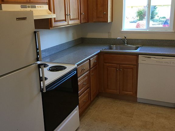 2nd image of 387 NE Conifer Blvd