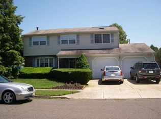 4 McCay Dr, Roebling, NJ 08554
