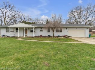 21982 Bell Rd, New Boston, MI 48164