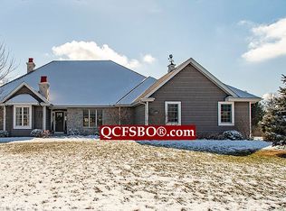 2310 Deer Ridge Cir, Le Claire, IA 52753