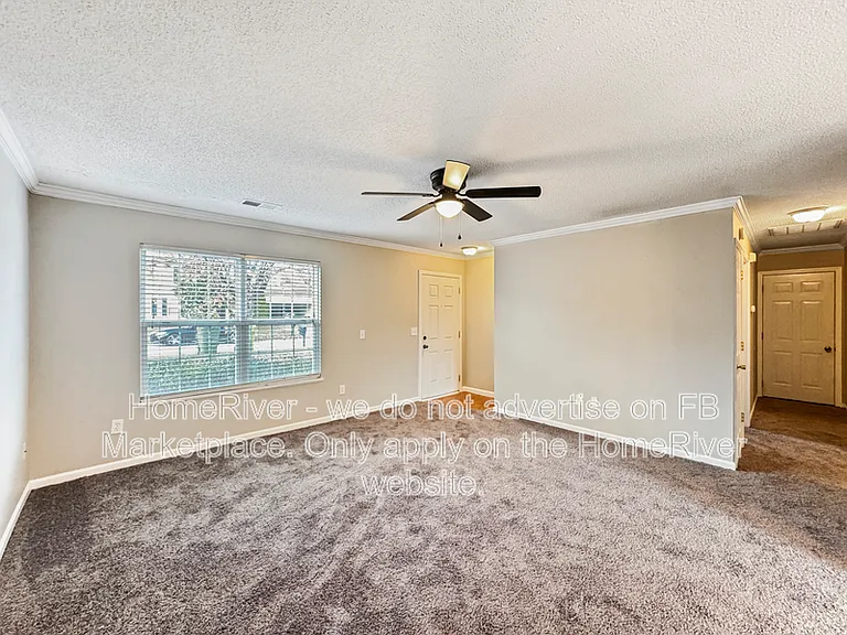 733 Elderberry Ln — Photo 2