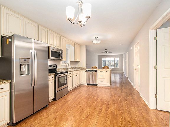 4th image of 543 Lancaster Ct #Co