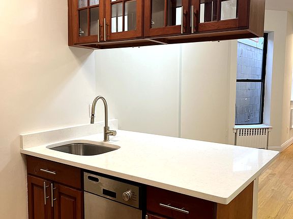 5th image of 360 W 119th St APT 3A