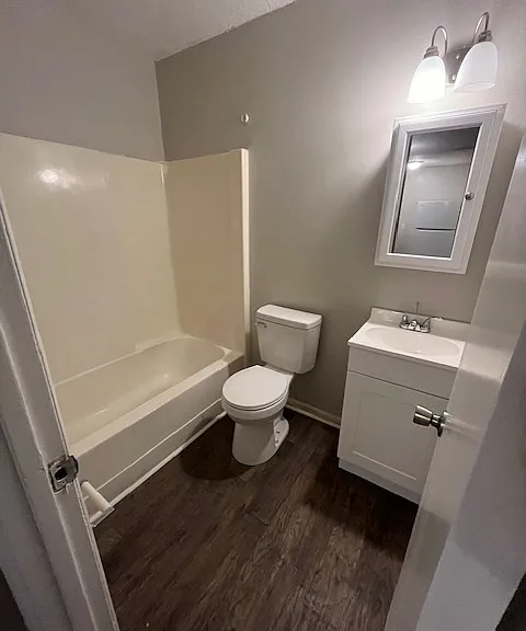 Lakewood Apartments — Photo 10