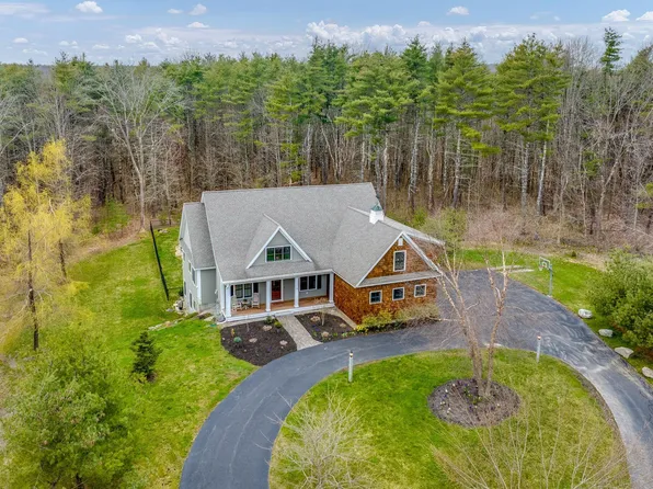 4 Parkside Way, Falmouth, ME 04105