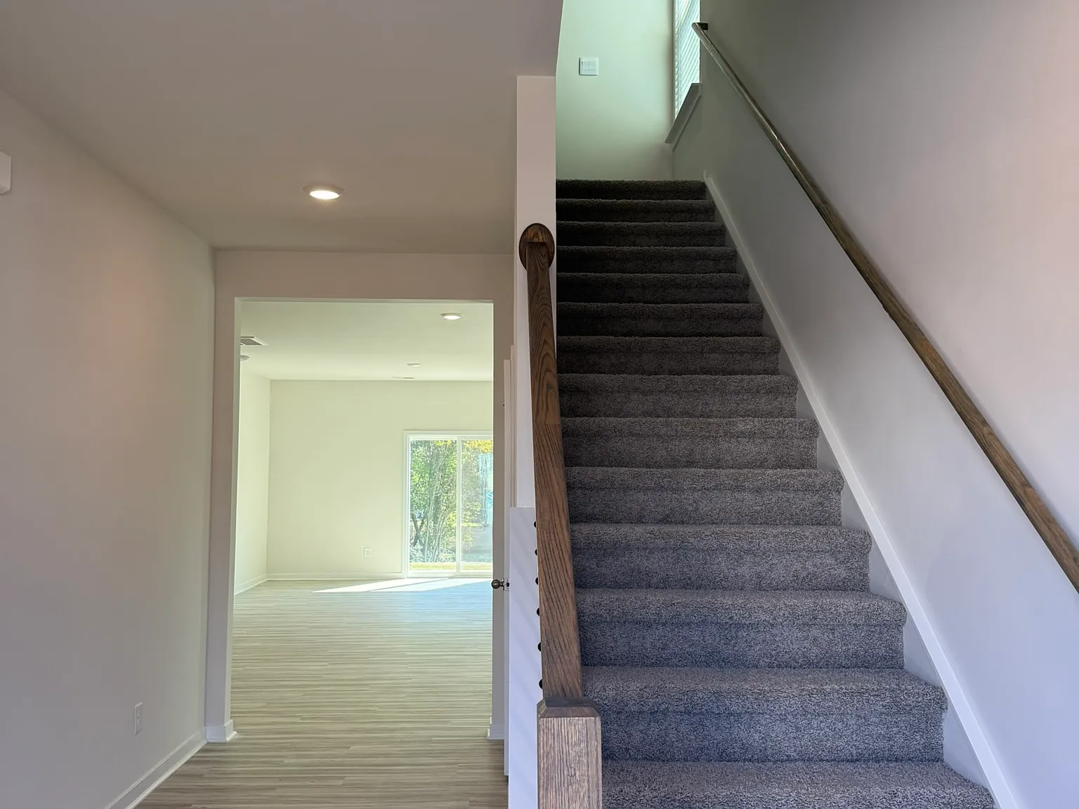 5 bed, 2368 sqft, $2,600 — Photo 2
