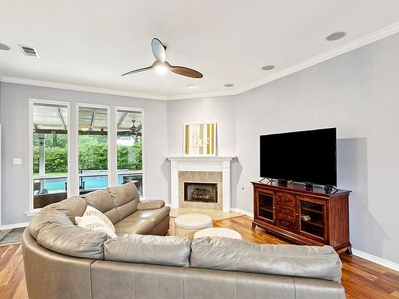 5th image of 142 Lazy Creek Dr