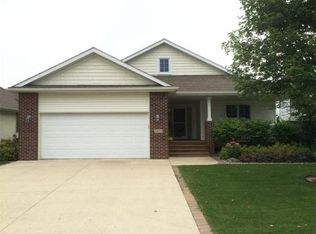 2926 White Oak Dr, Ames, IA 50014