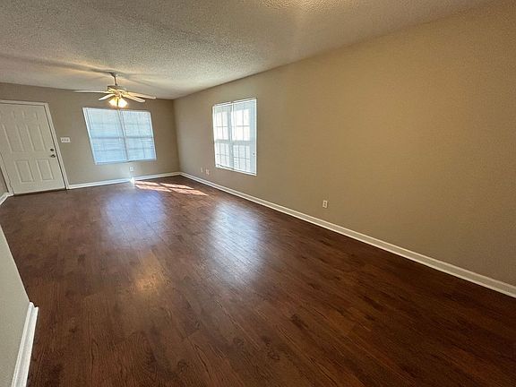 3rd image of 1043 Park Meadow Dr
