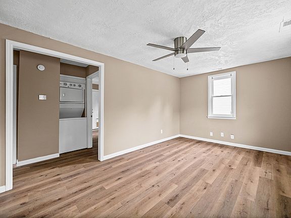3rd image of 1247 Daniel St