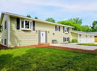 206 Pine St SW, New London, MN 56273