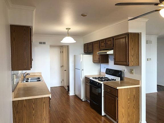 4th image of 561 Willowcreek Ct