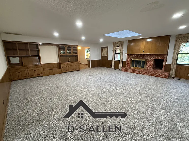 212 Meadowdale Dr — Photo 2