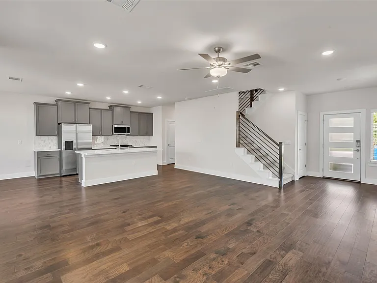 15607 Ellinger Dr — Photo 5